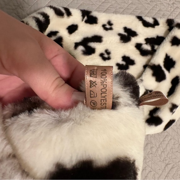 Patterned Scarf Faux Fur - Picture 4 of 4